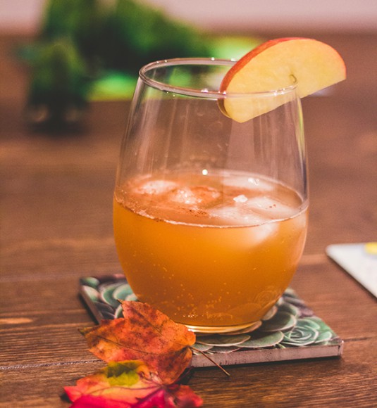 Свежевыжатый яблочный сок Свежевыжатый яблочный сок